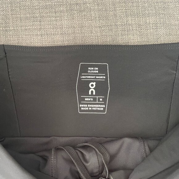 On Running Men's 5" lightweight shorts - Medium - Picture 7 of 8